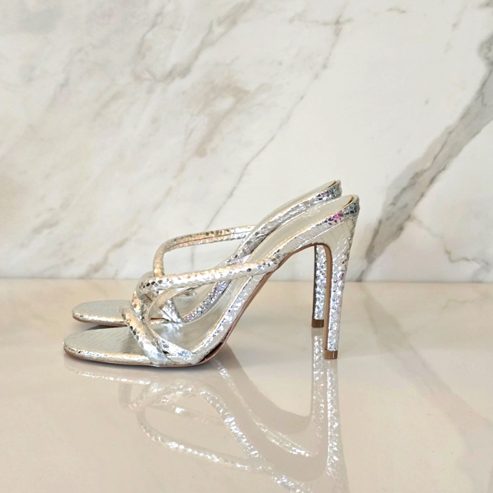 Silver Slip-on strappy Stiletto silver heels Size 7 (807)
